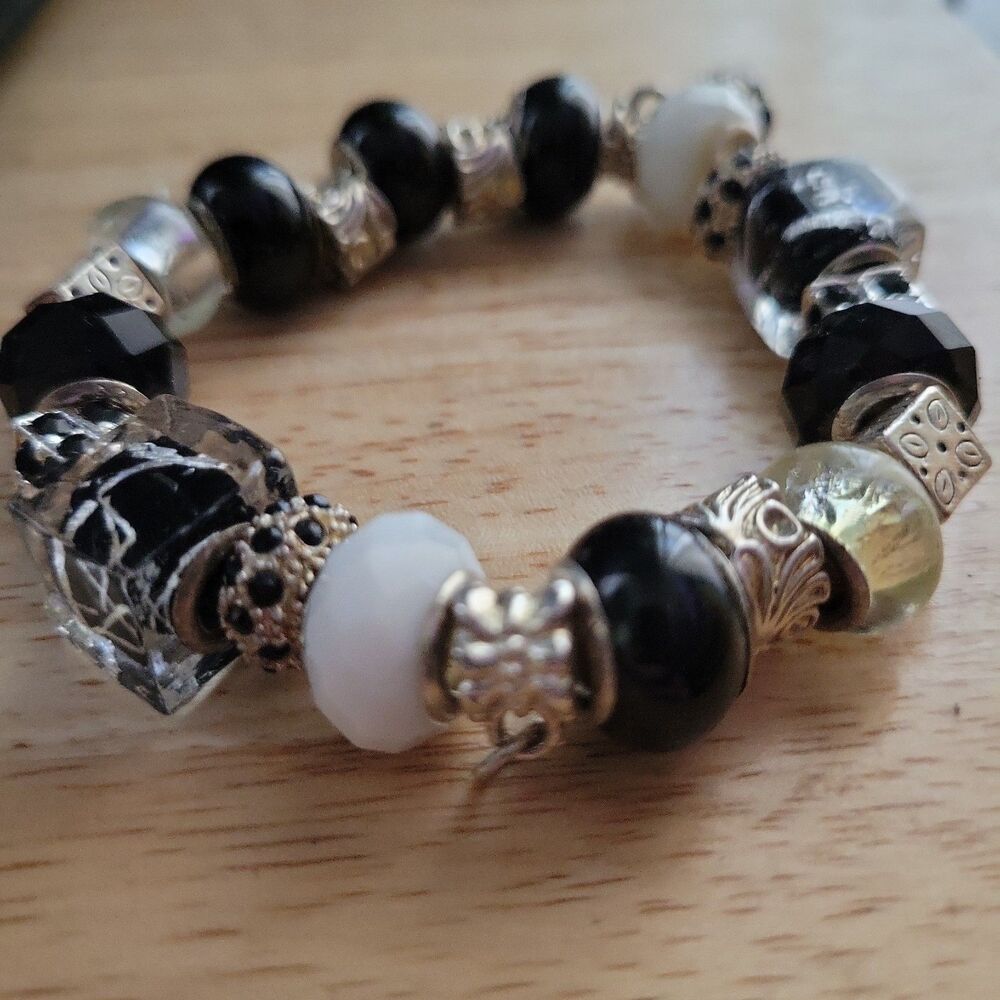 Charm Bracelet Black & White Beads Enamel Silver Tone Glass Stretchy Band - Picture 4 of 6